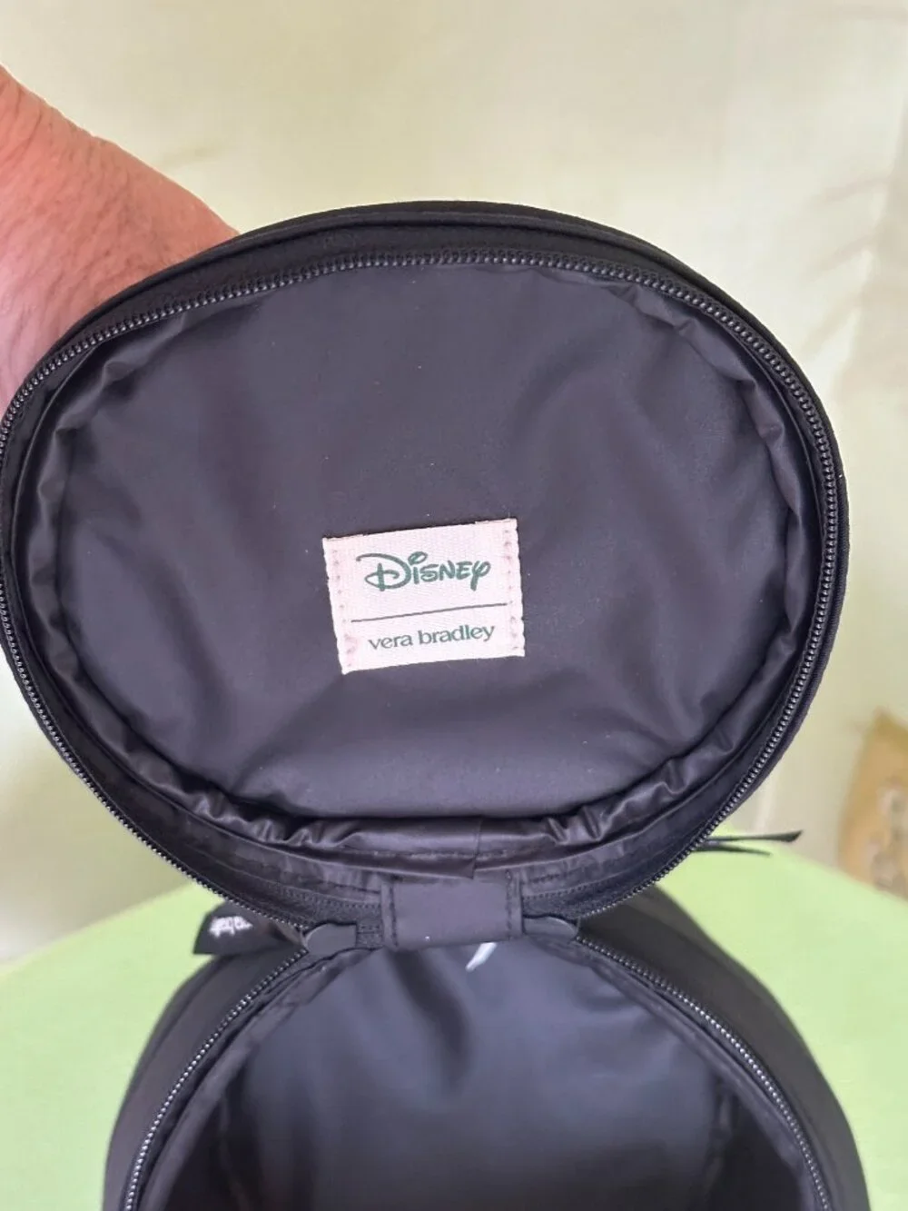 VERA BRADLEY X DISNEY CALDRON COSMETIC CASE:NWT HOCUS POCUS BLOOMS AND BROOMS